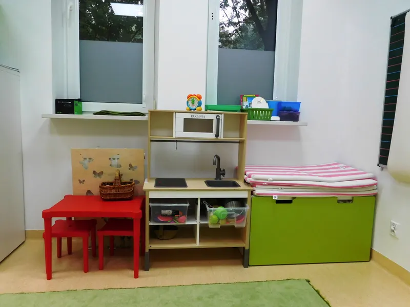 Kolorowy kącik zabaw w sali przedszkola Czarodziejski Dworek
